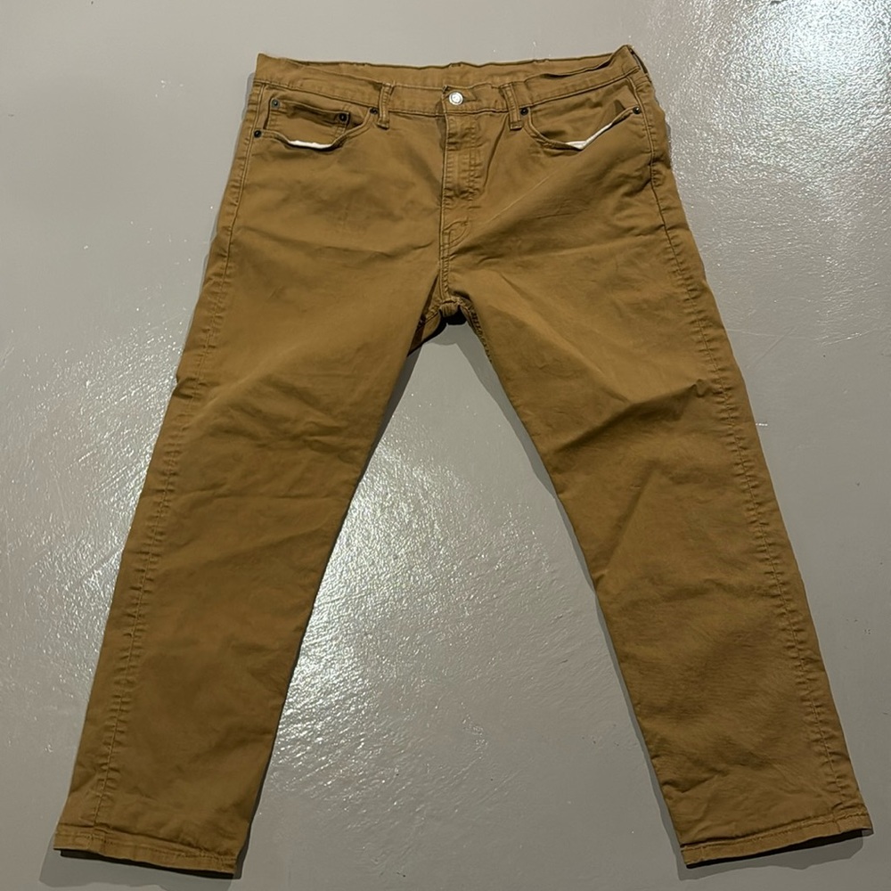 Men’s camel brown colored Levi Jeans with zip front.
